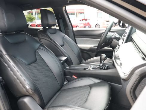 Used 2025 Jeep Compass Latitude AWD/4WD image 30