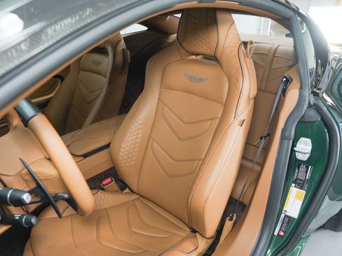 Used 2023 Aston Martin DBS Coupe image 41