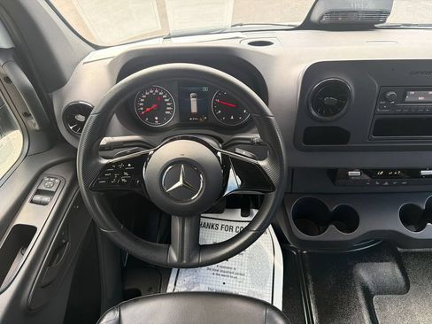 Used 2025 Mercedes-Benz Sprinter 2500 image 8