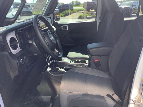 New 2026 Jeep Gladiator Sport AWD/4WD image 13