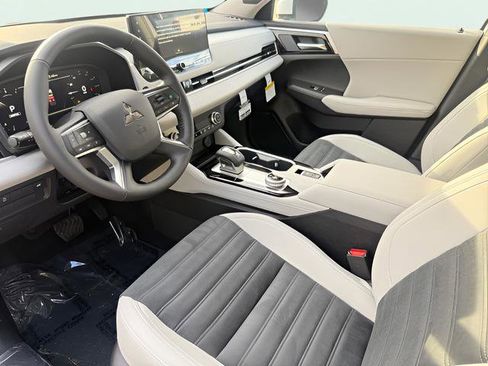 New 2026 Mitsubishi Outlander SE image 16