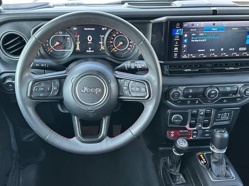 Used 2024 Jeep Wrangler Unlimited Rubicon AWD/4WD image 16