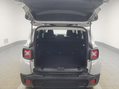 Used 2016 Jeep Renegade Latitude FWD image 29