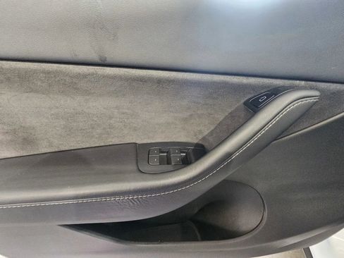 Used 2022 Tesla Model Y Long Range image 13