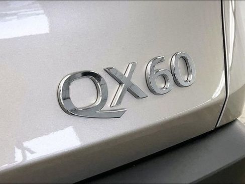 Certified 2025 INFINITI QX60 Luxe image 9