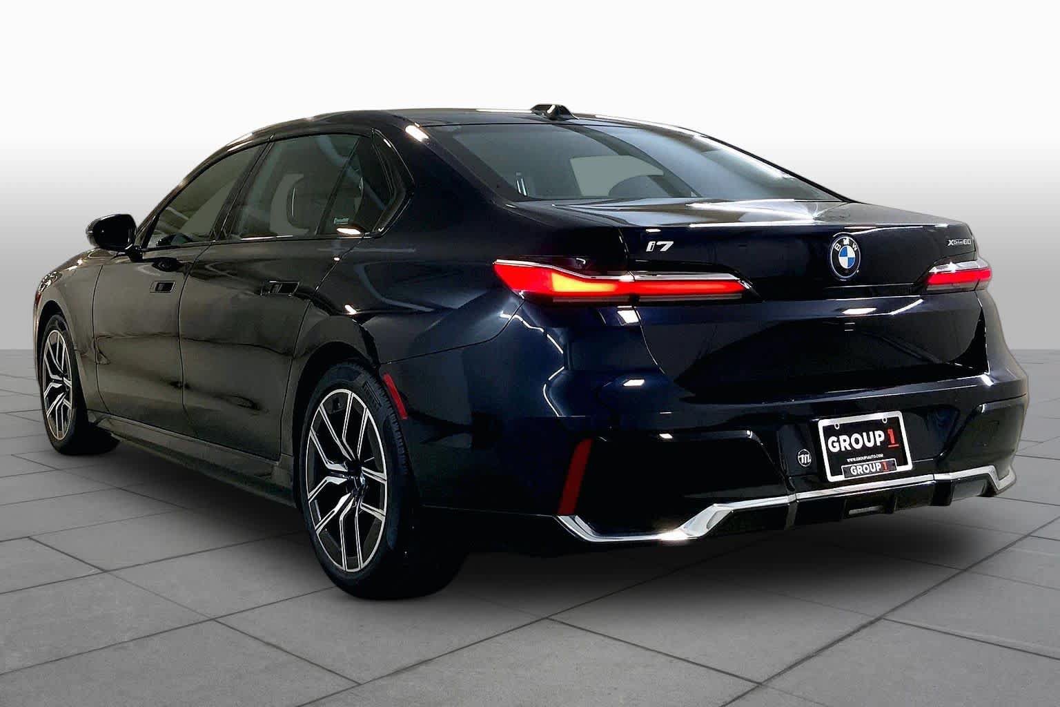 Used 2023 BMW i7 xDrive60 w/ Executive Package 2 AWD/4WD image 11