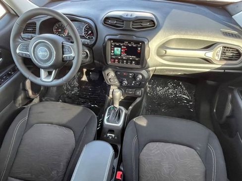 Used 2023 Jeep Renegade Latitude image 29