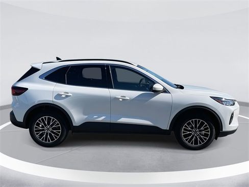 New 2025 Ford Escape SE image 3