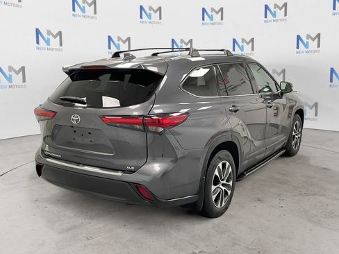 Used 2021 Toyota Highlander XLE image 4