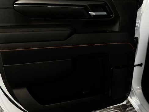 Used 2025 GMC Sierra 2500 AT4 image 32