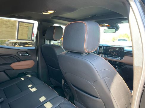 Used 2025 GMC Canyon AT4 w/ Nightfall Edition image 25