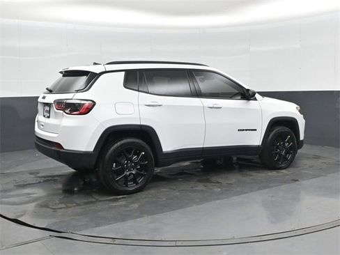 New 2026 Jeep Compass Latitude image 3