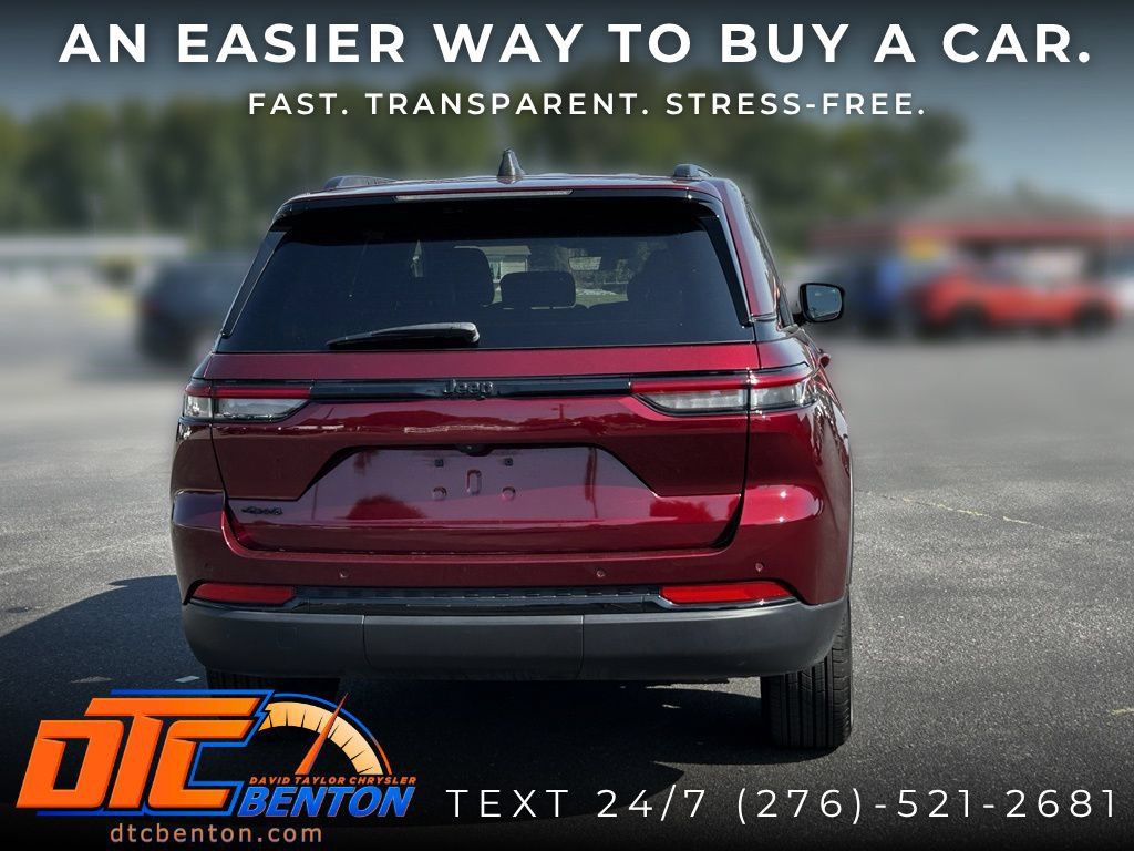 Used 2025 Jeep Grand Cherokee Altitude AWD/4WD image 8