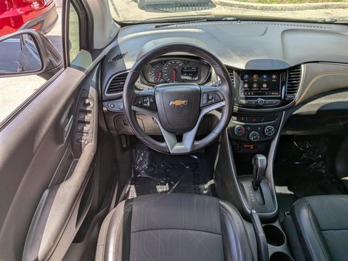 Used 2020 Chevrolet Trax LT w/ Driver Confidence Package FWD image 17
