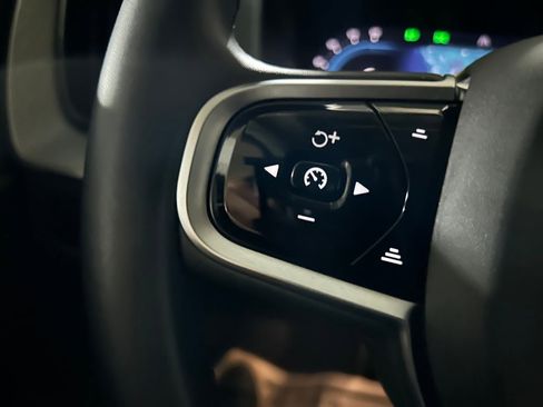 Certified 2025 Volvo XC60 B5 Plus image 32