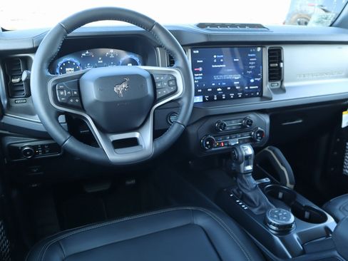 New 2025 Ford Bronco Badlands image 2