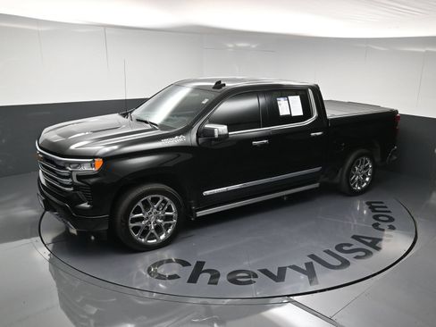 Used 2025 Chevrolet Silverado 1500 High Country AWD/4WD image 30