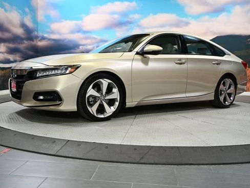 Used 2018 Honda Accord Touring image 3