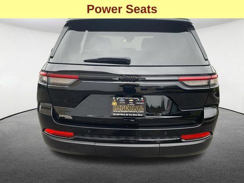 Used 2024 Jeep Grand Cherokee Altitude AWD/4WD image 11