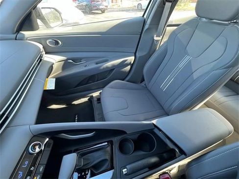 Certified 2025 Hyundai Elantra Sport FWD image 29