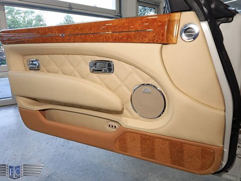 Used 2010 Bentley Azure T RWD image 17