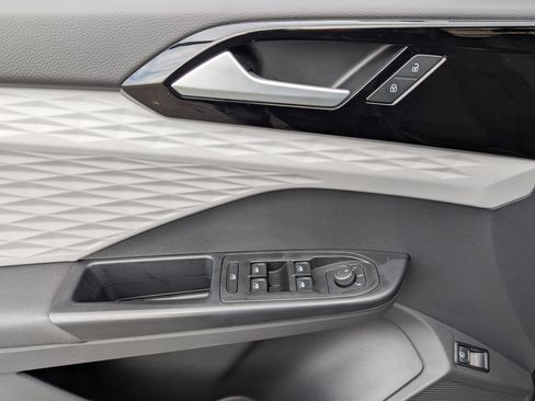 Used 2023 Volkswagen Taos S image 15