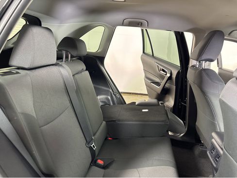 Used 2025 Toyota RAV4 XLE image 34