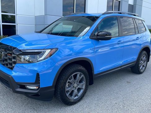 Used 2025 Honda Passport TrailSport image 2