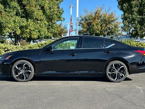 New 2025 Nissan Altima 2.5 SR w/ SR Premium Package image 7