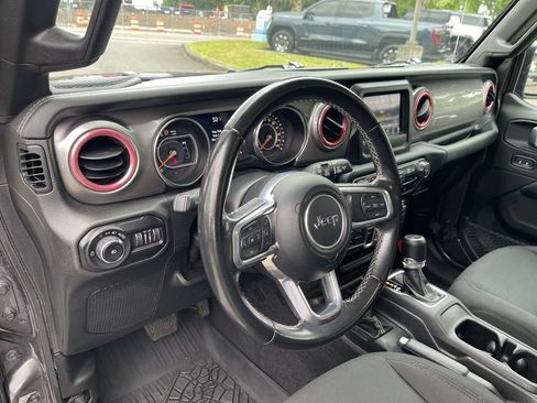 Used 2021 Jeep Wrangler Unlimited Sahara AWD/4WD image 10