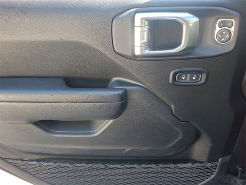 Used 2022 Jeep Wrangler Unlimited Sport image 15