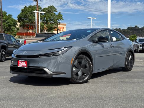 New 2027 Toyota Prius LE FWD image 2