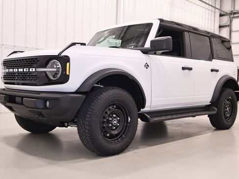 New 2026 Ford Bronco Outer Banks w/ Black Appearance Package AWD/4WD image 5