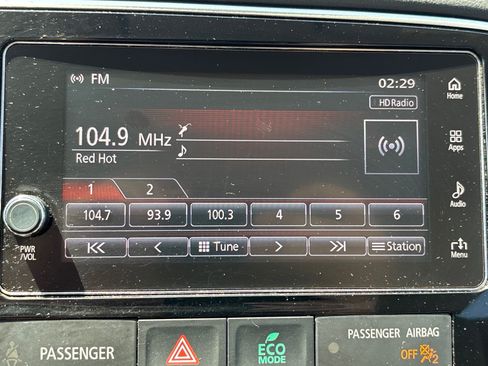 Used 2017 Mitsubishi Outlander SEL AWD/4WD image 28