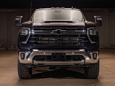 Used 2024 Chevrolet Silverado 3500 LTZ w/ LTZ Plus Package AWD/4WD image 2