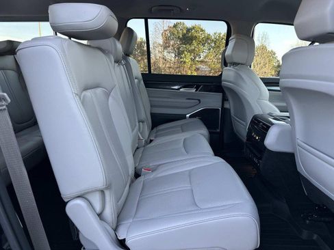 Used 2023 Jeep Wagoneer 4WD image 15