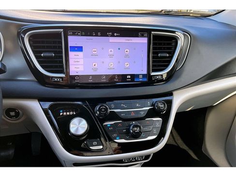 Used 2024 Chrysler Pacifica Touring-L FWD image 25