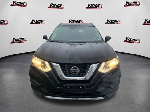 Used 2019 Nissan Rogue SV w/ Premium Package image 2