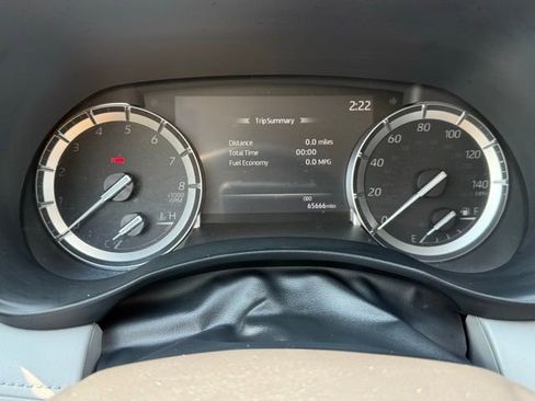 Used 2022 Toyota Highlander XLE image 23