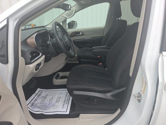 Used 2023 Chrysler Voyager LX FWD image 12