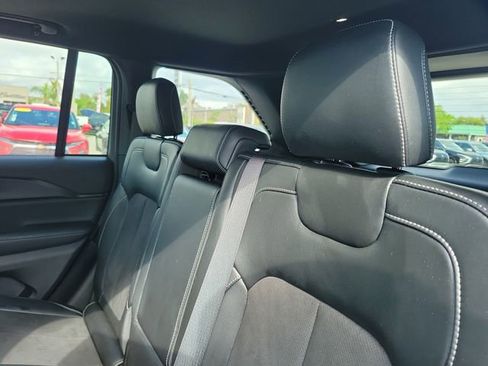 Used 2024 Jeep Grand Cherokee Altitude image 11