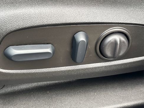 Used 2023 Chevrolet Blazer LT image 41