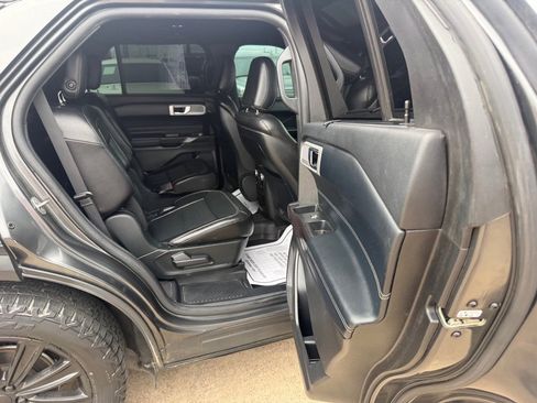 Used 2020 Ford Explorer Limited image 19