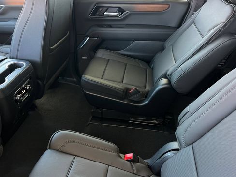 New 2026 GMC Yukon XL Denali AWD/4WD image 9