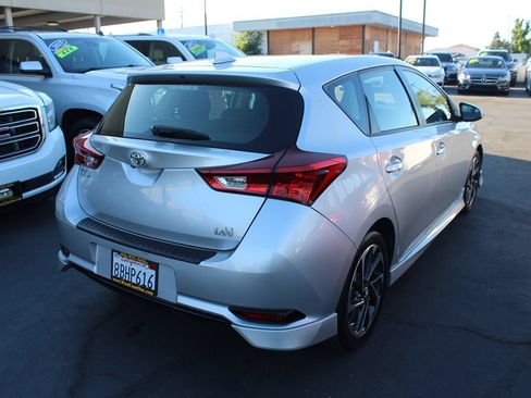Used 2018 Toyota Corolla iM w/ Carpet Mat Package (TMS) FWD image 7