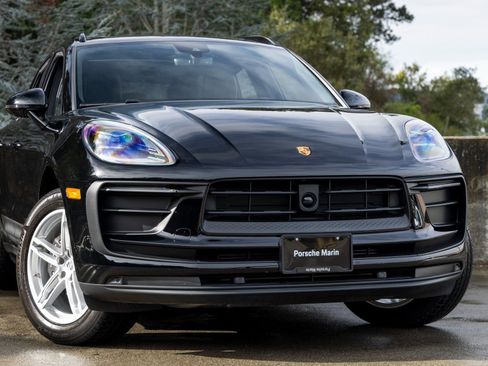 Certified 2025 Porsche Macan AWD/4WD image 9