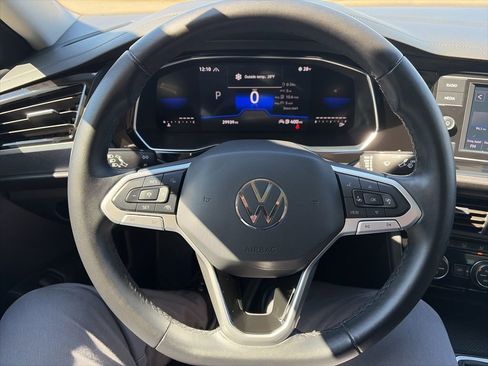 Used 2024 Volkswagen Jetta SE w/ Panoramic Sunroof Package image 13