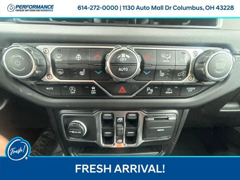 Used 2024 Jeep Wrangler Unlimited Sahara w/ Technology Group AWD/4WD image 25