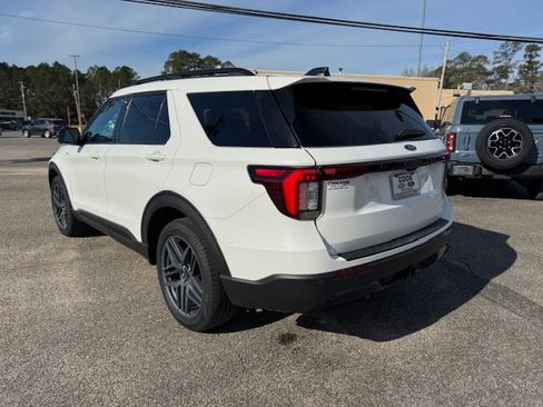 Used 2025 Ford Explorer ST-Line w/ Premium Package image 8