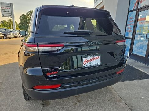 New 2025 Jeep Grand Cherokee Limited w/ Luxury Tech Group II image 9